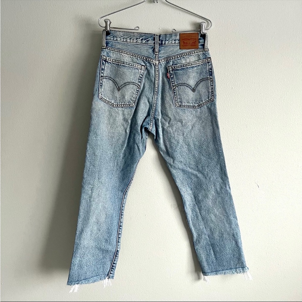 Levis - Picture 2 of 5